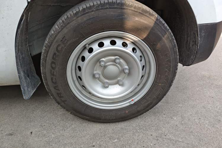 Used SAIC MAXUS Dana V1 2025 Low-Roof Multi-Function Version 42 kWh