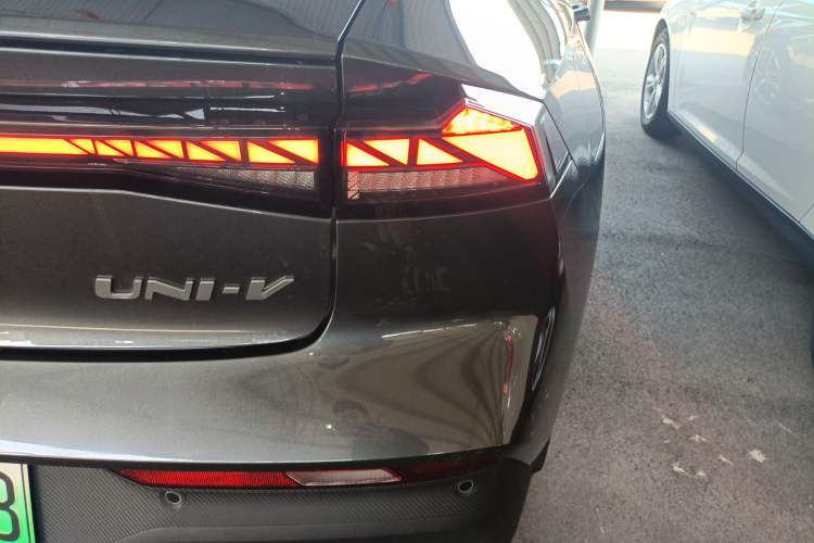 Used CHANGAN UNI-V iDD 2024 Blue Whale Smart Electric iDD 136km ZhiKu Model