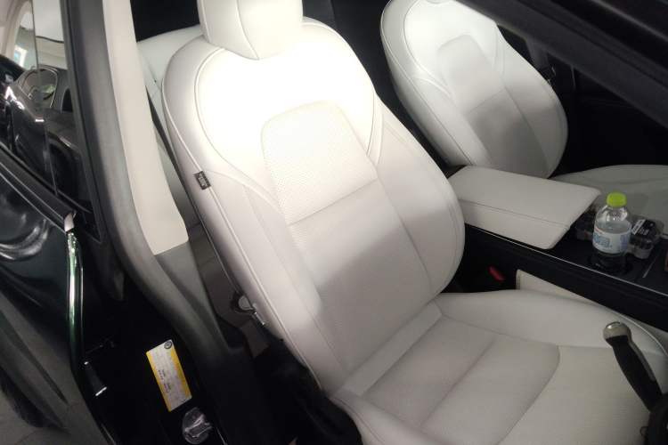 Used Tesla Model Y 2021 Standard Range Rear-Wheel Drive Version Right Front Seat