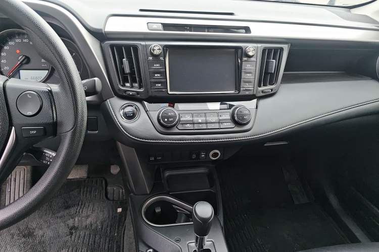 Used Toyota RAV4 2018 2.0L CVT Two-Wheel Drive Fashion X Edition Audio And AC Panel