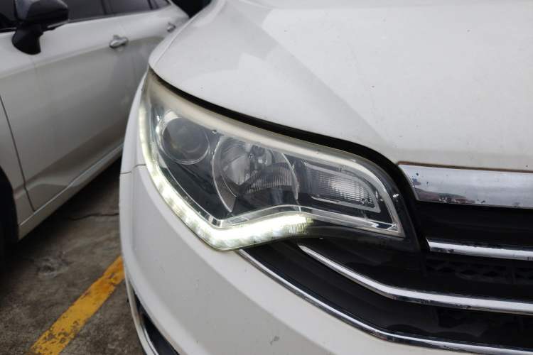 Used FAW Senya R7 2016 1.6L Manual Comfort Model Right Front Headlight