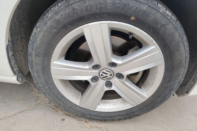 Used Volkswagen Golf 2015 1.4TSI Automatic Comfort Model Right Front Wheel Hub