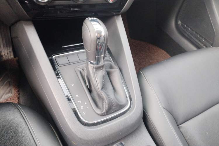 Used Volkswagen Sagitar 2015 230TSI Automatic Comfort Version
