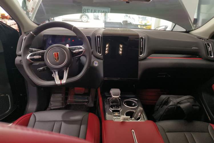 Used Hongqi HS3 2023 1.5T Two-Wheel Drive Shanwei Edition Center Console