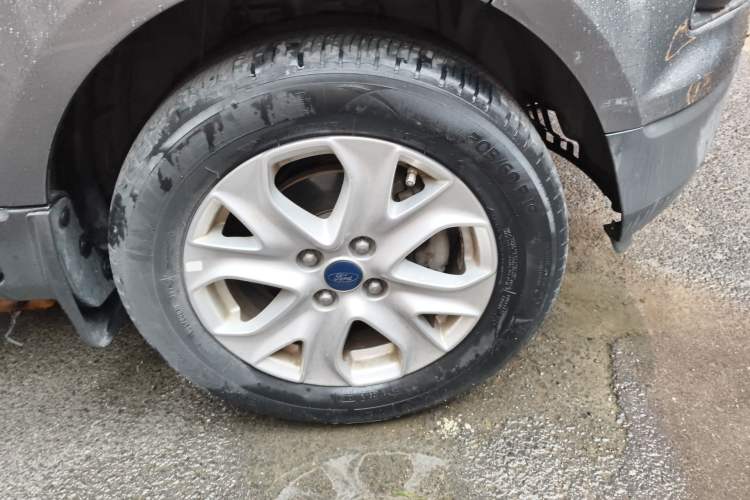 Used Ford EcoSport 2013 1.5L Automatic Fashion Model Right Front Wheel Hub