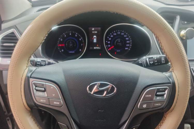 Used Hyundai Santa Fe 2015 2.0T Automatic All-Wheel Drive Smart Version 5 Seats Instrument Cluster