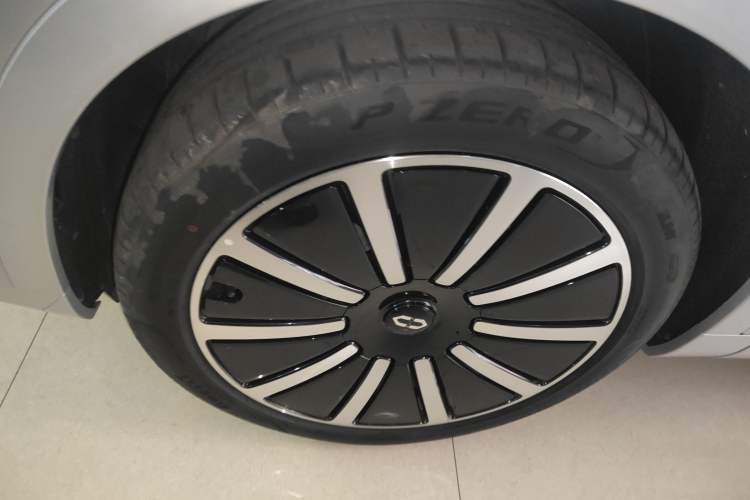 Used Hima AITO M9 2024 All-Electric Max Version 100 kWh 6-Seater
