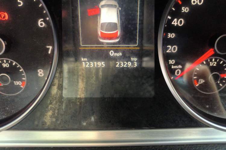 Used Volkswagen FAW-Volkswagen CC 2016 1.8TSI Luxury Model Odometer Close Up