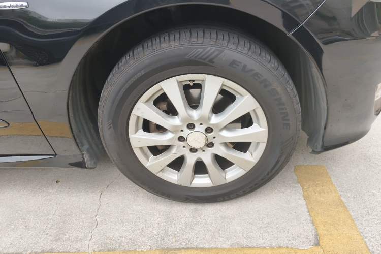 Used Mercedes-Benz R-Class 2017 R 320 4MATIC Business Edition Prestige Model Right Front Wheel Hub