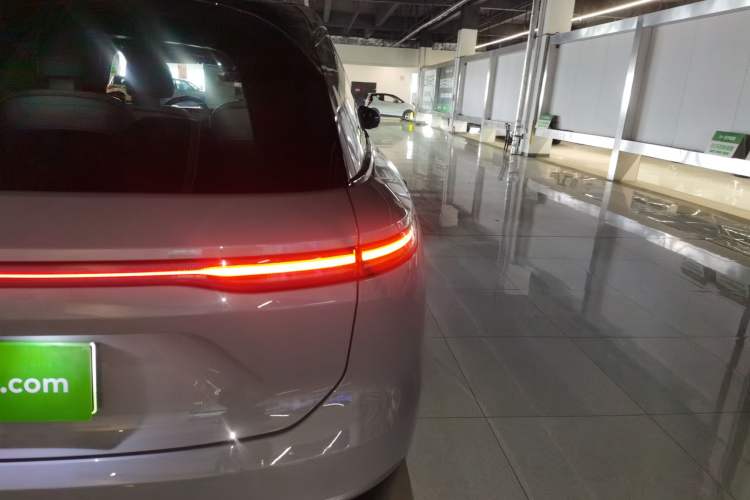 Used Nio ES8 2023 75 kWh Executive Edition
