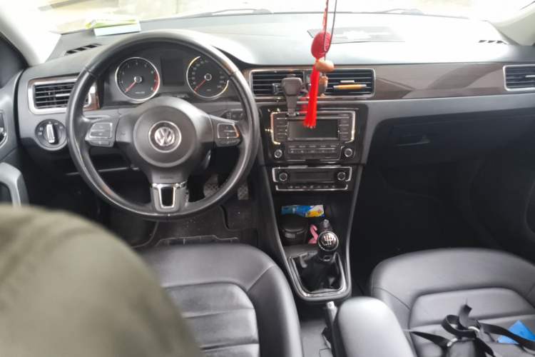 Used Volkswagen Santana 2013 1.6L Manual Luxury Edition Center Console
