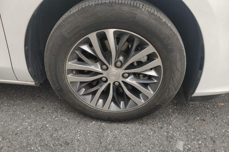 Used Buick GL8 2021 ES Landtrek 653T Comfort Edition Right Front Wheel Hub