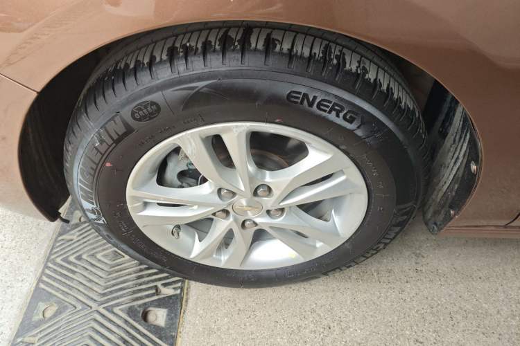 Used Chevrolet Cavalier 2019 320 Automatic Xinyue Edition Left Front Wheel Hub