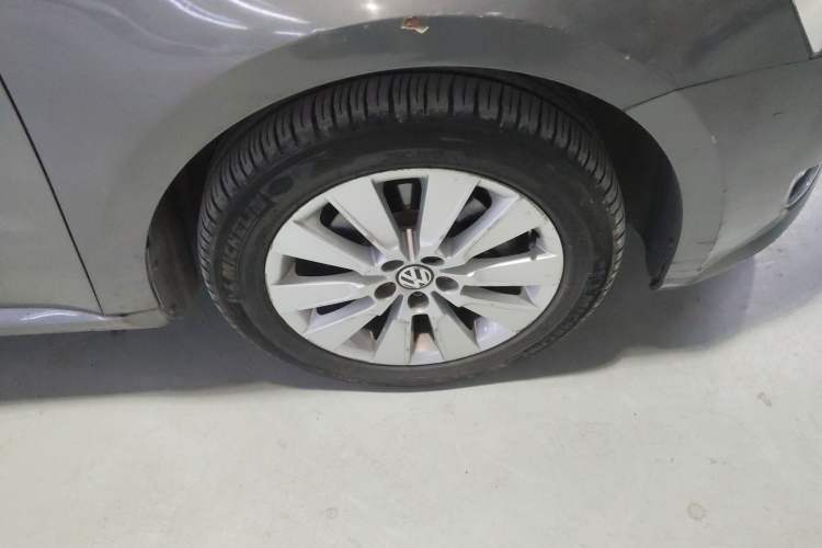 Used Volkswagen Lavida 2013 1.4TSI DSG Comfort Edition Right Front Wheel Hub