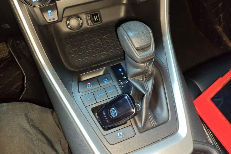 Used Toyota RAV4 2020 Dual-Engine 2.5L E-CVT Two-Wheel Drive Elite Edition