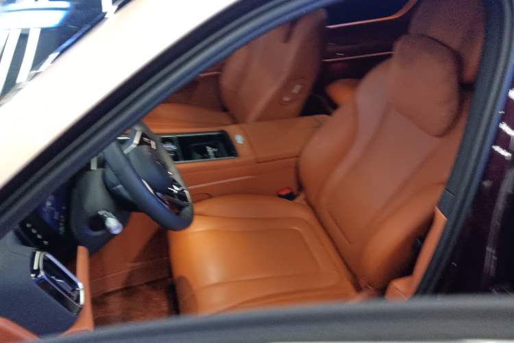 Used Hima AITO M9 2025 Extended-Range Ultra Version 52 kWh 6-Seater Left Front Seat