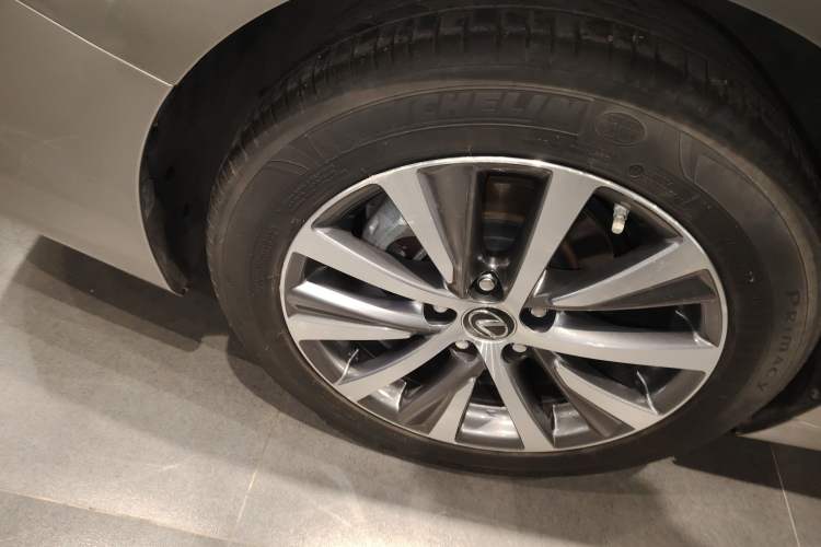 Used Lexus ES 2020 300h Premier Edition