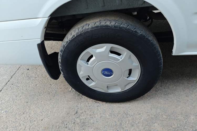 Used JMC Fushun 2023 2.0T Automatic Mid-Range High-Roof Commercial Multi-Purpose 7-Seater Passenger Vehicle Exterior 5