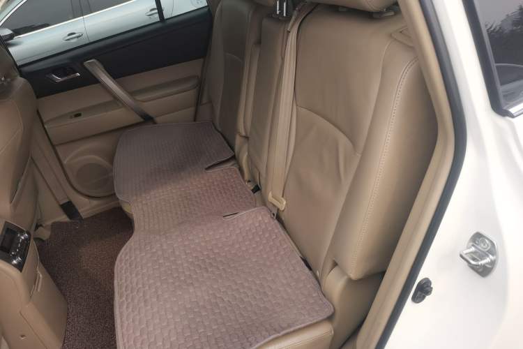 Used Toyota Highlander 2012 2.7L Two-Wheel Drive 7-Seater Luxury Edition
