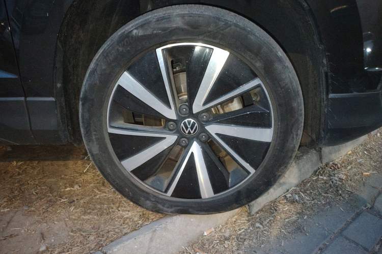 Used Volkswagen Tharu 2023 300TSI Two-Wheel-Drive Moonlight Edition