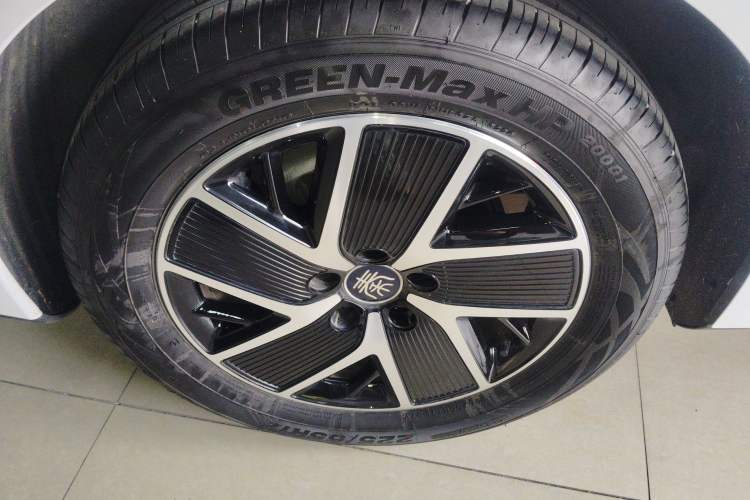 Used BYD Qin L 2025 DM-i Smart Drive 120KM Leading Model Right Rear Wheel Hub