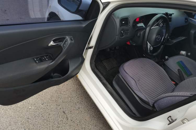 Used Volkswagen Polo 2011 1.4L Manual ZhiLe Edition Driver Seat