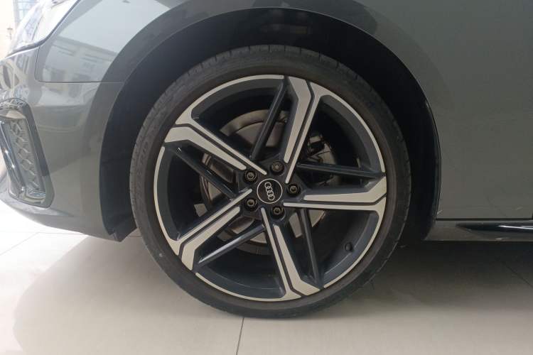 Used Audi A4L 2024 40 TFSI Luxury Dynamic Edition Left Front Wheel Hub