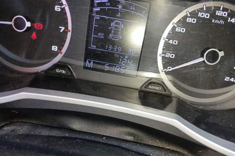 Used Geely Auto Emgrand GL 2017 1.8L Manual Elite Model Odometer Close Up