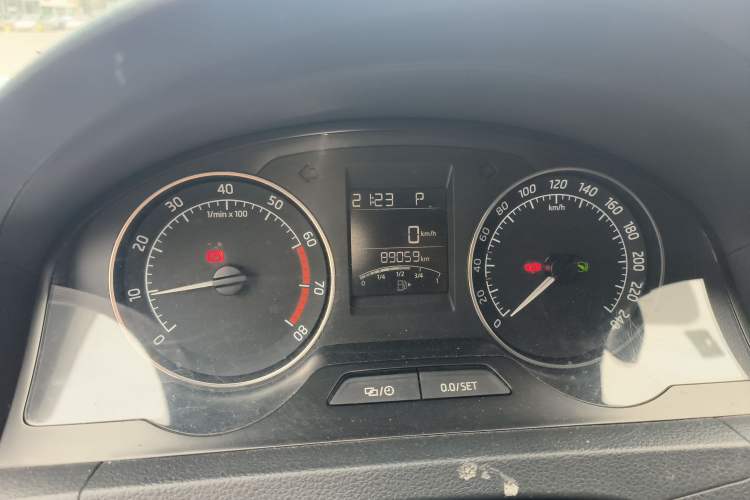 Used Skoda Rapid Spaceback 2016 Revised Version 1.6L Automatic Front-Drive Edition Instrument Cluster