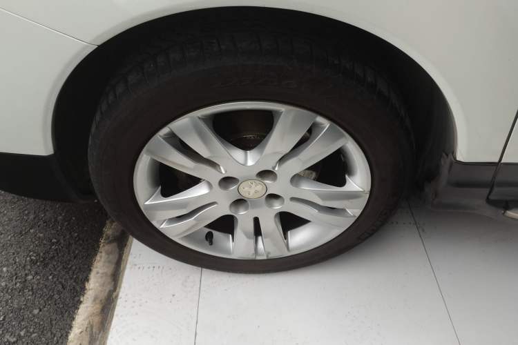 Used Peugeot 3008 2015 1.6THP Automatic Prestige Edition Exterior 4