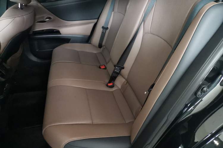 Used Lexus ES 2022 300h Excellence Edition Left Rear Seat