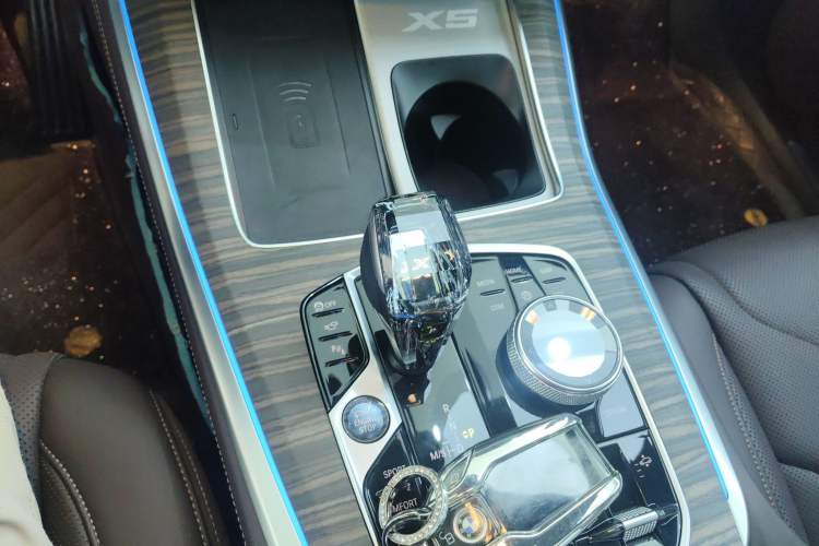 Used BMW X5 2022 xDrive 40Li Luxury Edition M Sport Package Gear Lever