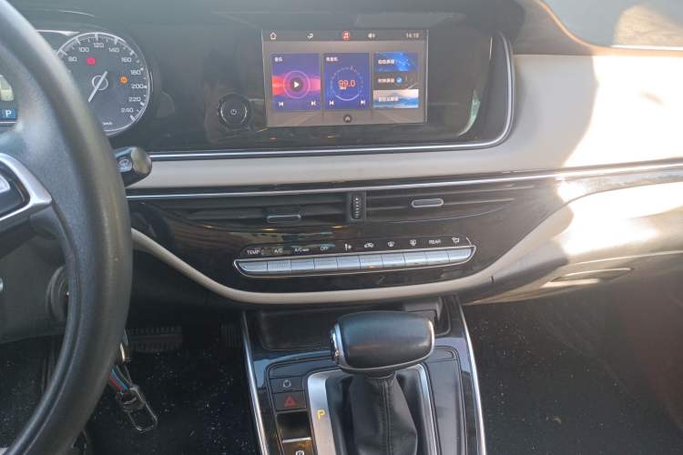 Used GAC Trumpchi M6 2021 270T DCT Elite Edition (7-seater) Audio And AC Panel