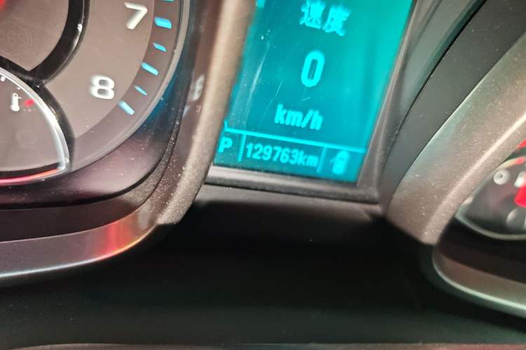 Used Chevrolet Malibu 2014 2.0L Automatic Comfort Edition Odometer Close Up