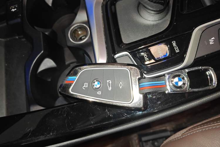 Used BMW X3 2018 xDrive28i Luxury Package China VI Emission Standard Vehicle Key