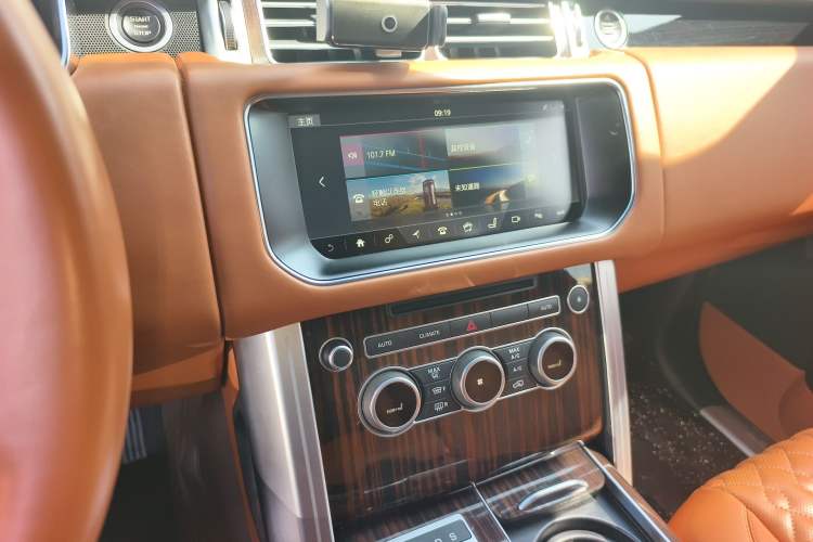 Used Land Rover Range 2014 3.0 TDV6 Vogue Audio And AC Panel