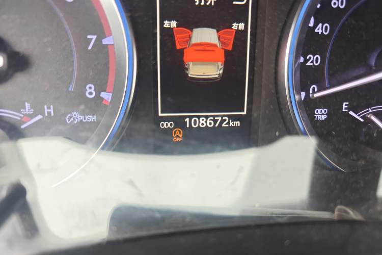 Used Toyota Highlander 2018 2.0T Four-Wheel Drive Luxury Edition 7 Seats China V Emission Standard Odometer Close Up