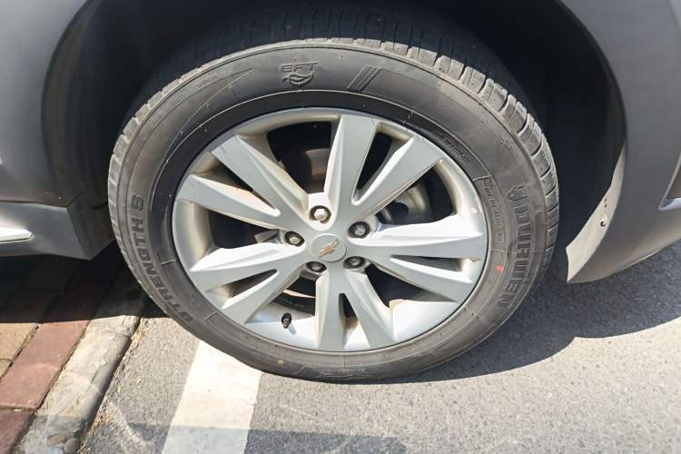 Used Chevrolet Captiva 2015 2.4L 4x4 Flagship Edition 7-Seater Right Front Wheel Hub