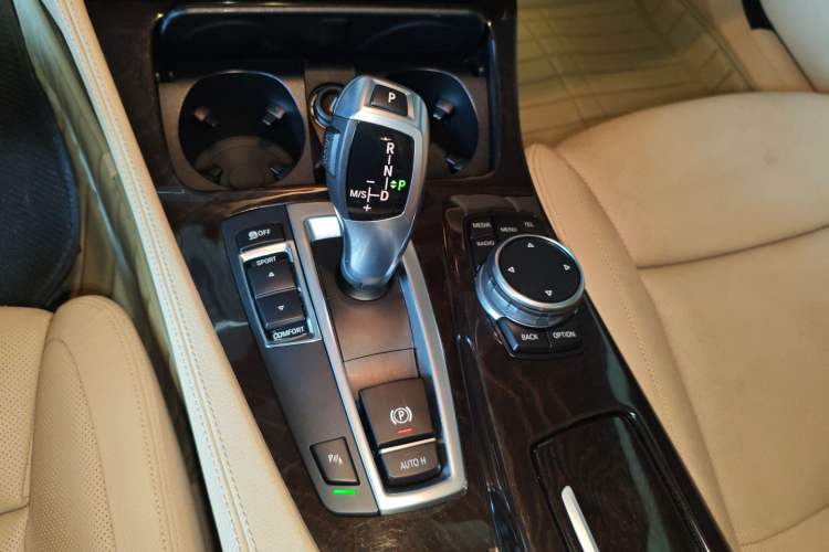 Used BMW 5 Series 2015 535Li Leading Model
