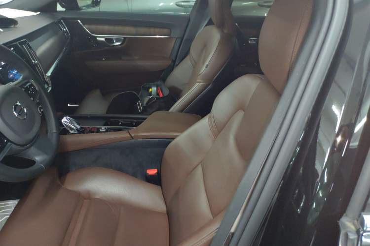 Used Volvo S90 2024 B5 Zhiyuan Luxury Edition
