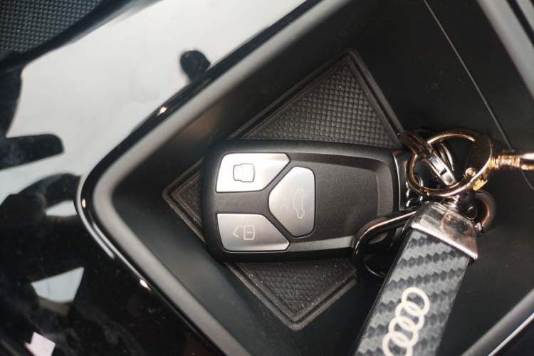 Used Audi A4L 2023 40 TFSI Luxury Dynamic Model
