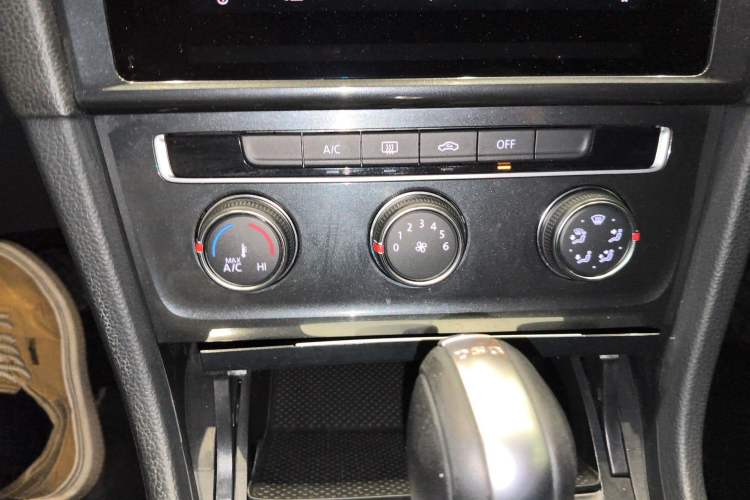 Used Volkswagen Golf 2019 1.8TSI Travel Edition
