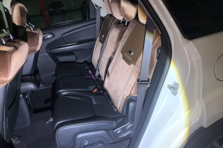 Used Dodge Journey 2013 2.4L Two-Wheel Drive Luxury Version