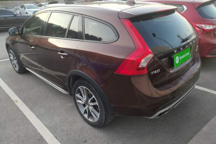 Used Volvo V60 2016 Cross Country T6 AWD
