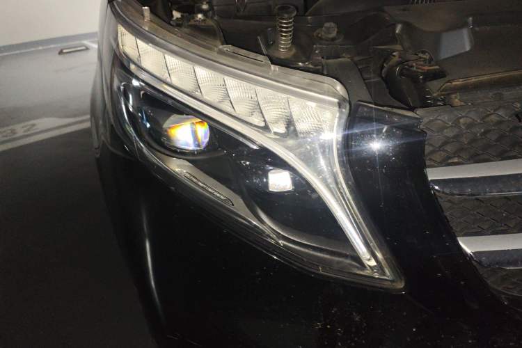 Used Mercedes-Benz V-Class 2021 V 260 Prestige Edition Right Front Headlight
