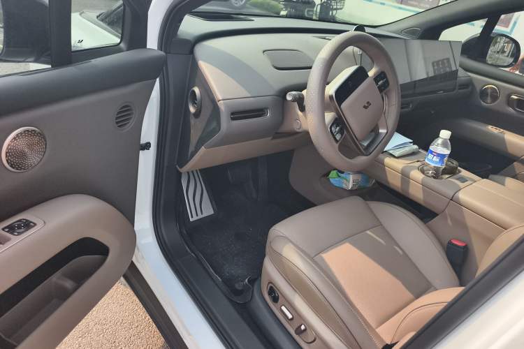 Used Li Auto i6 2025 Model Four-Wheel-Drive Standard Type Driver Seat