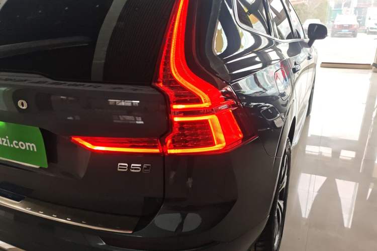 Used Volvo XC60 2025 B5 4x4 Smart Luxury Edition