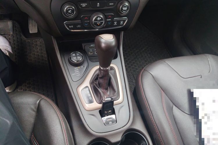 Used Jeep Cherokee 2014 3.2L High-Performance Version