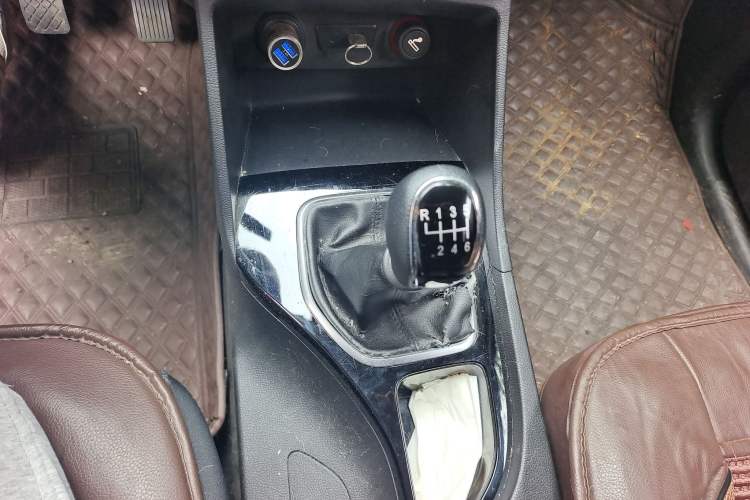 Used Baojun 730 2019 1.5L Manual Fashion Model 7-seater China VI Gear Lever