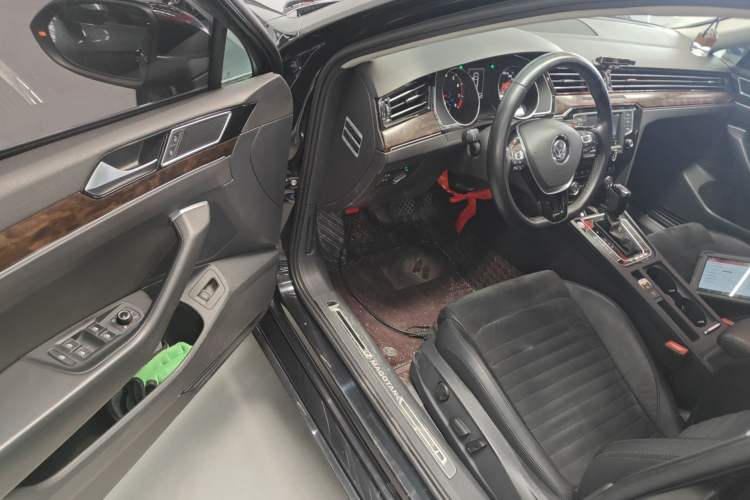 Used Volkswagen Magotan 2017 330TSI DSG Luxury Model Driver Seat